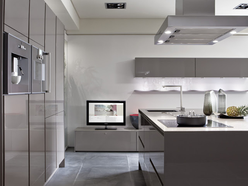 Cocinas integrales con puertas de cristal — Maga Kitchen