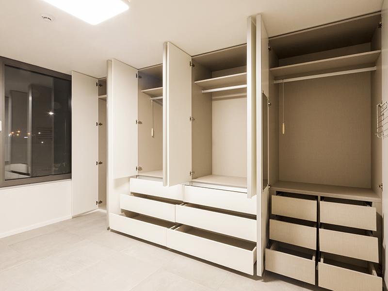 Closets y vestidores a la medida con herrajes Blum — Maga Kitchen